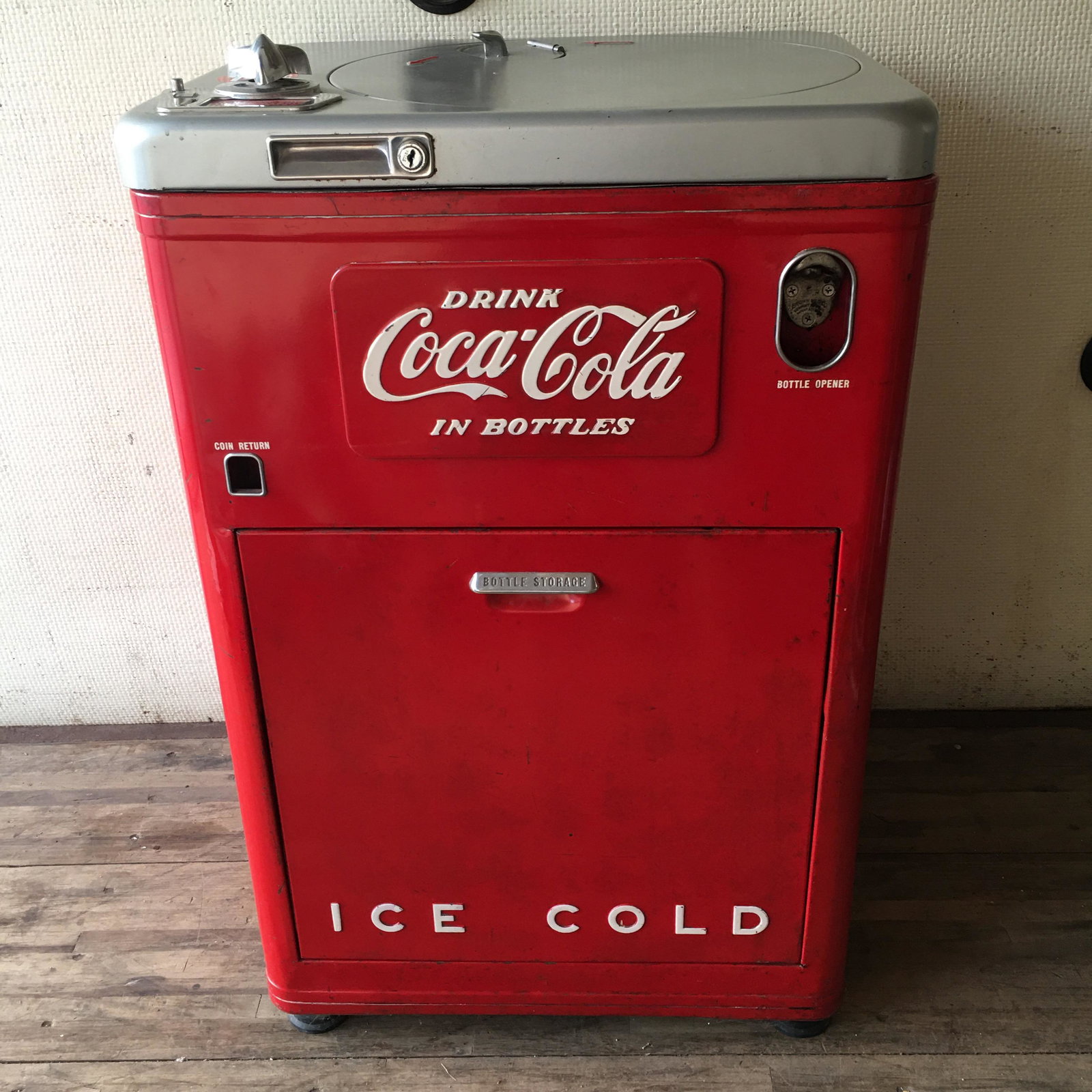 Vendo A-23 Spin Top Coca Cola Cooler (1 of 12)