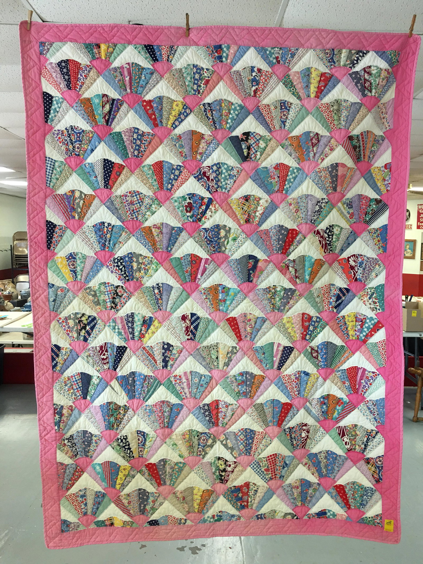 Vintage 1930's Fan Quilt (1 of 6)