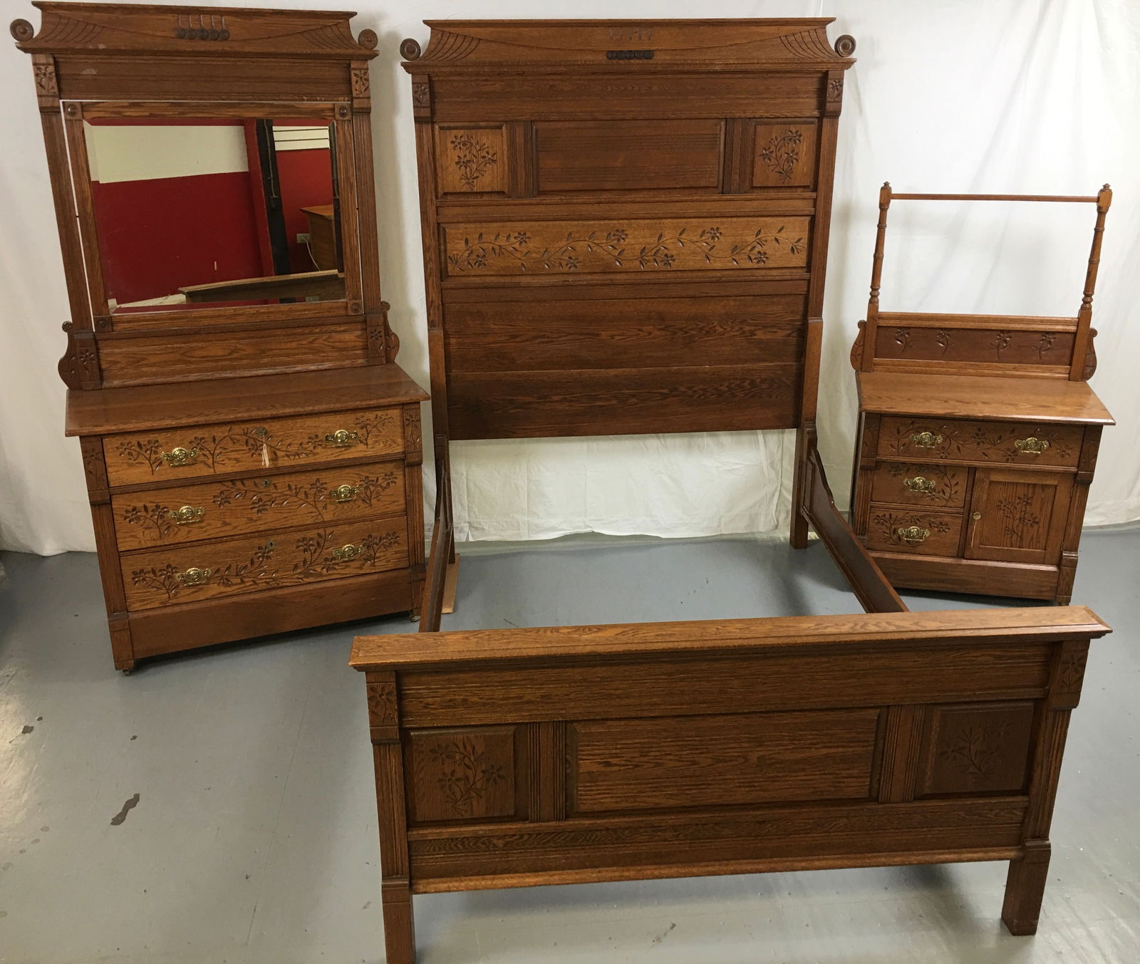 Eastlake 3piece Bedroom Set, Oak Auction