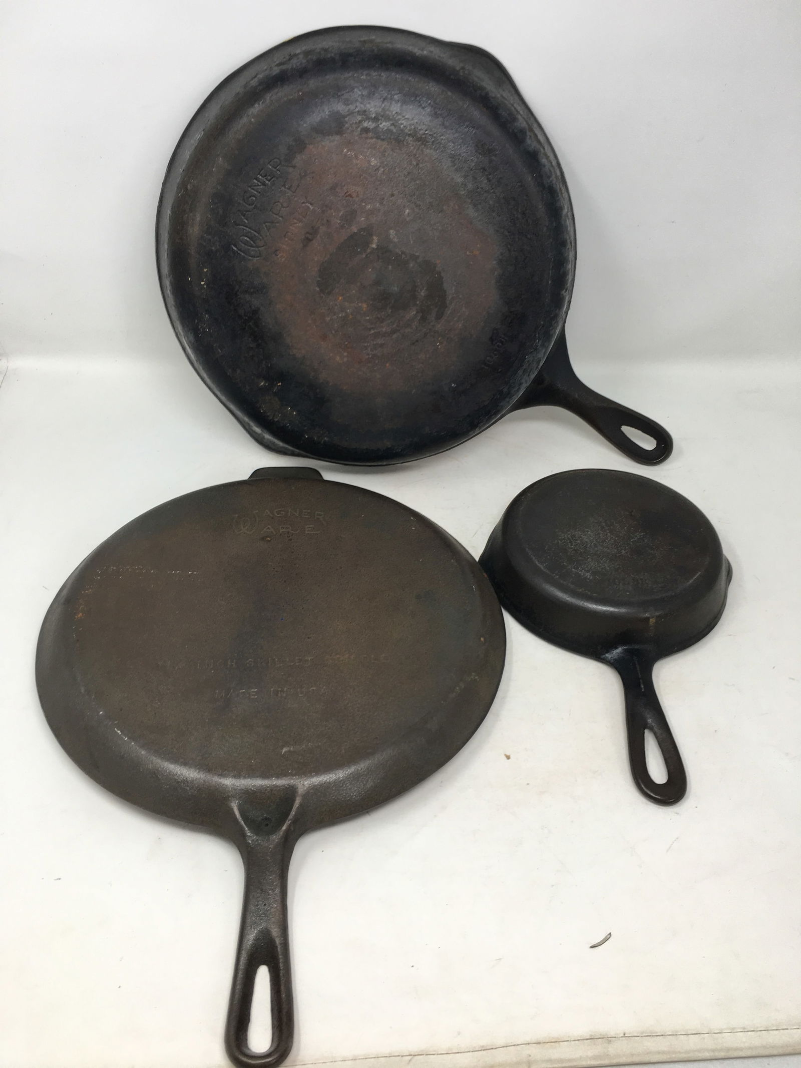 (3) Wagner Cast Iron Skillets (1 of 5)