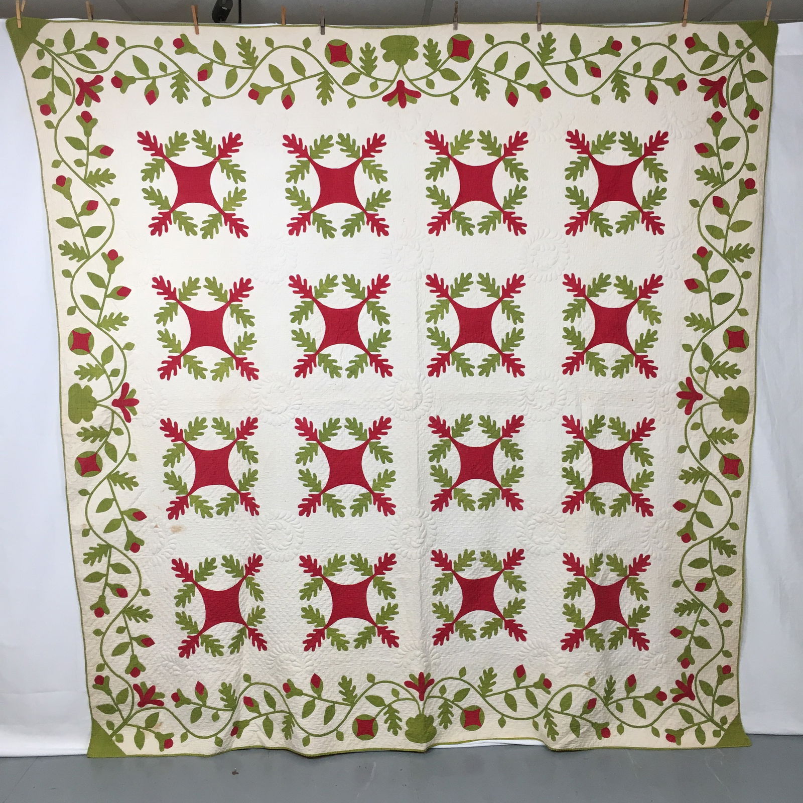 Antique Trapunto Oak Leaf & Reel Applique Quilt (1 of 10)