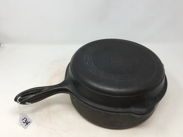 Wagner 1402A Cast Iron Skillet With Lid