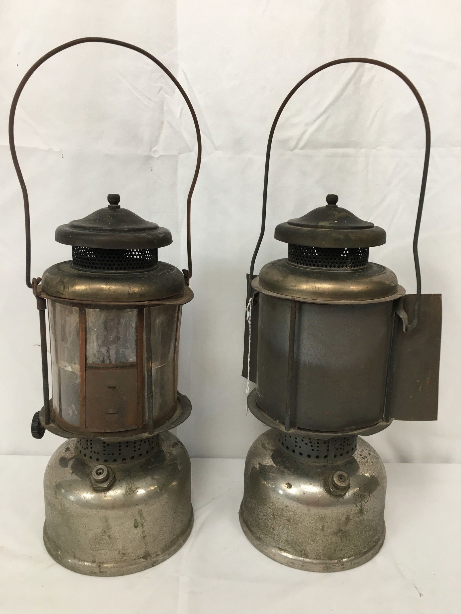 (2) Vintage Coleman Lanterns (1 of 6)