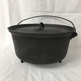 Griswold No. 10 3-Legged Chuck Wagon Dutch Oven