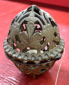 Vintage Cast Metal String Holder