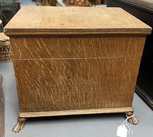 Footed Oak Lift Top Box