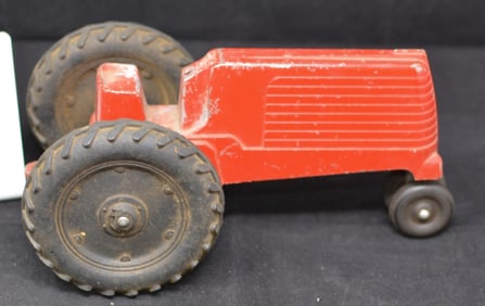 Vintage Silk Toys Tractor made by Lansing,  Lansing  IA USA Aluminum Silk Toys Body #9804  original