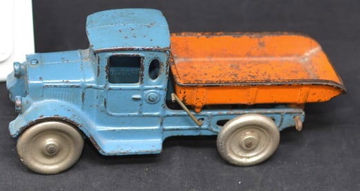 Kilgore Cast Iron Toy Dump Truck nice  condition  original paint 8.5" x 4" x 3"
