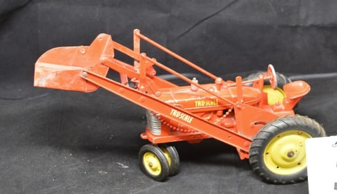 Vintage Tru-Scale Tractor w/ Front End Loader  all  original 6" x 12" x 5"