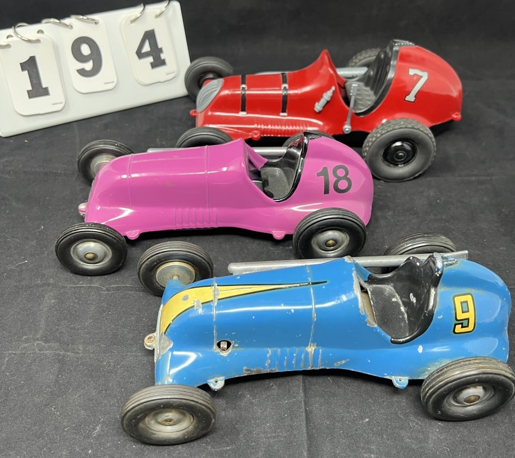 Three Vintage Thimble Drome Tether Cars : red  #7  no engine, pink #18 no engine, blue #9  has been (1 of 16)