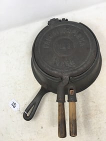 Favorite Piqua No. 8 Waffle Maker