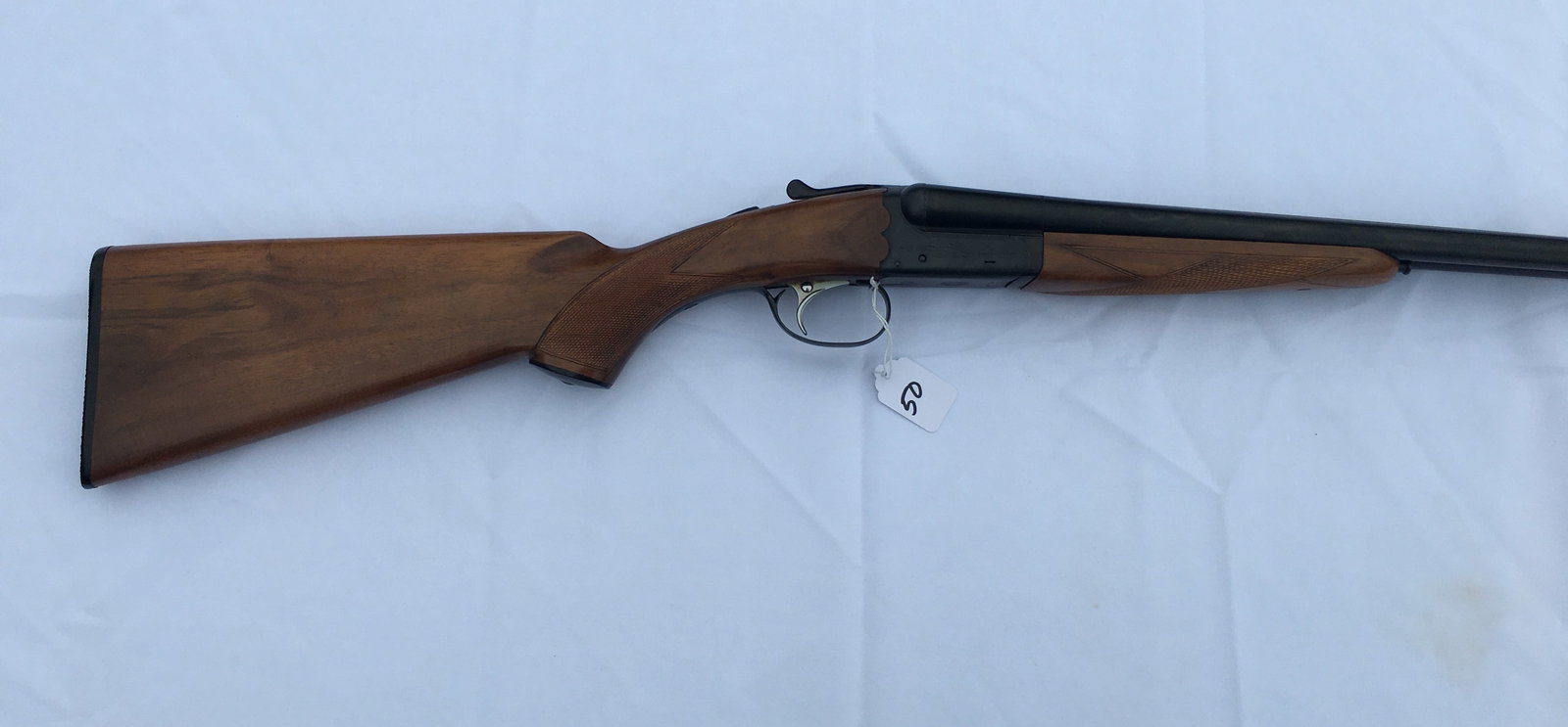 Ithaca SKB Model 100 SxS 20ga Shotgun: Ithaca SKB Model 100 Side-by-Side 20ga Shotgun. 3” Chamber, 28" Barrels w/ fixed mod. & full chokes. Orange optics front sight. Scalloped boxlock action w/ scrollwork. Extractors. Splinter forea