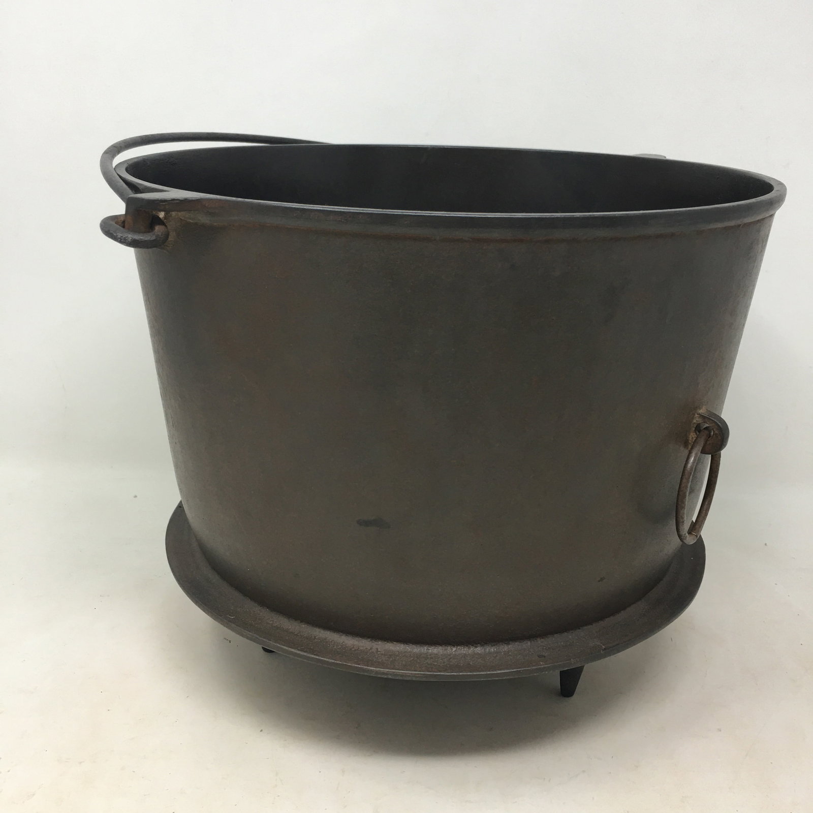 No. 8 Erie 3-Footed Kettle: #8 "Erie" 3-Footed Cast Iron Kettle. 12"W x 8.5"H