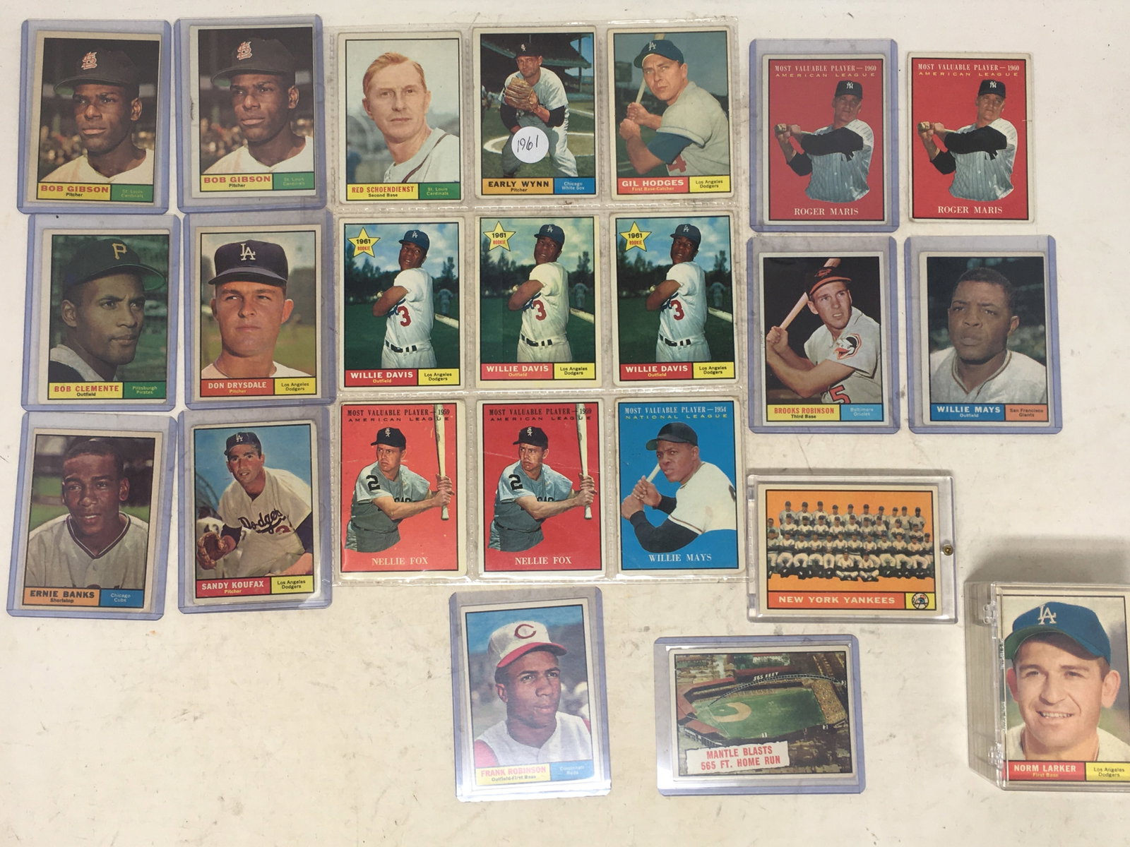 (91) 1961 Topps Baseball Cards (1 of 13)