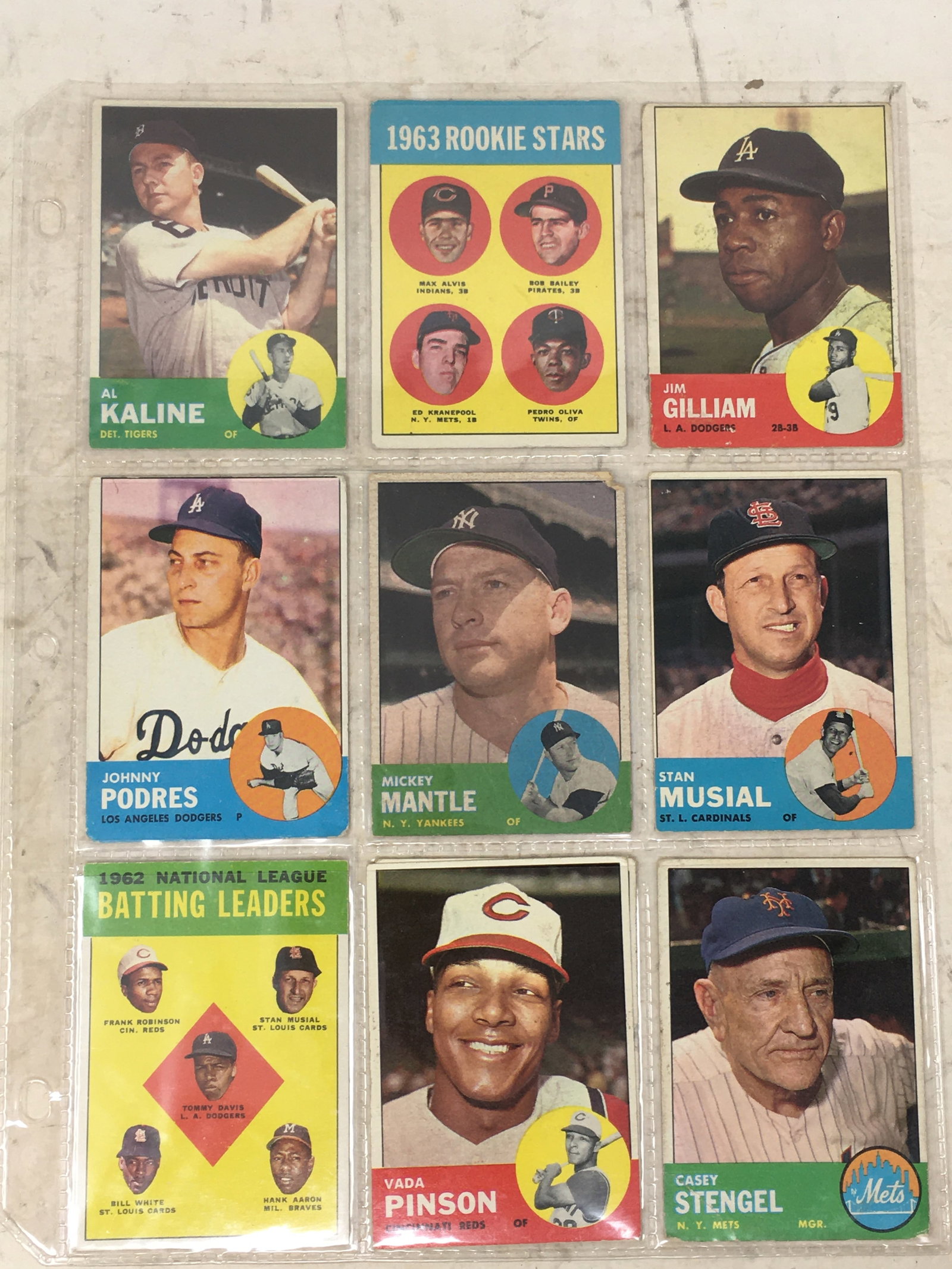 (10) 1963 Topps Baseball Cards, Incl. Mickey Mantle #200 (1 of 11)