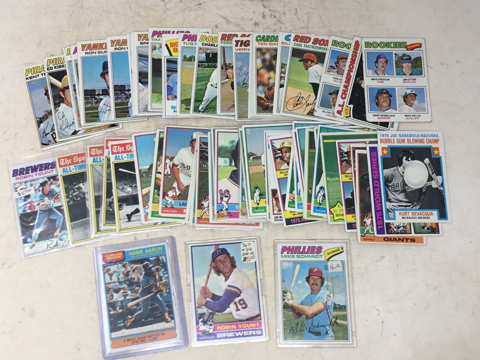 (65) 1976 & 1977 Topps Baseball Cards: (36) 1976 & (29) 1977 Topps Baseball Cards