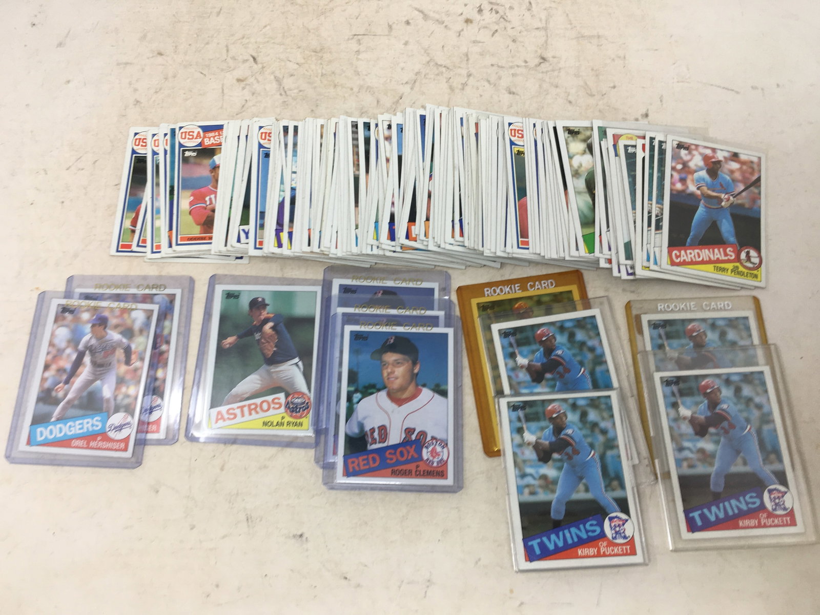 (151) 1985 Topps Baseball Cards (1 of 3)