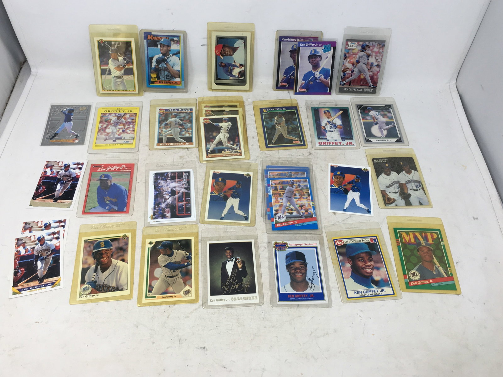 (40) Ken Griffey Jr. Baseball Cards, 1989-1993 (1 of 9)