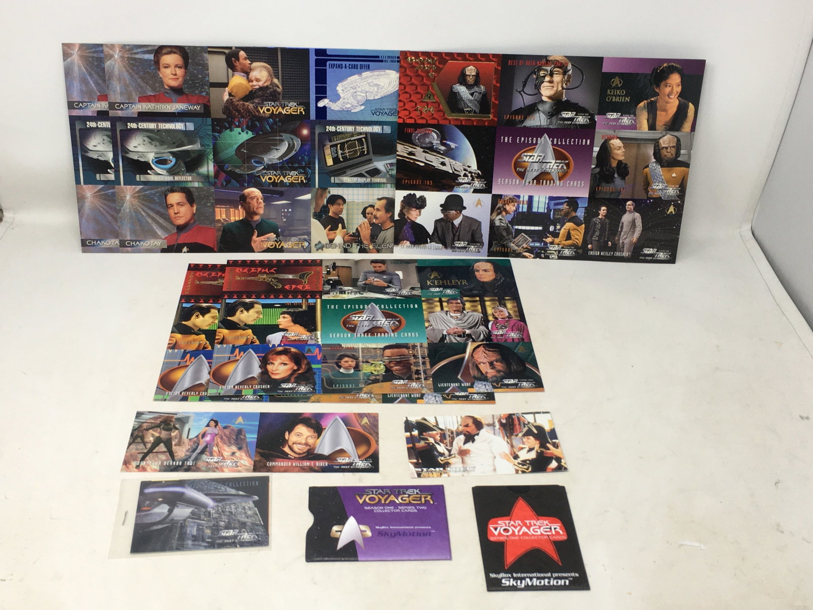 1995 Skybox Star Trek Promos, Uncut, (2) Voyager SkyMotion Cards: 1995 Skybox Star Trek Promos, Uncut, (2) Voyager SkyMotion Cards.