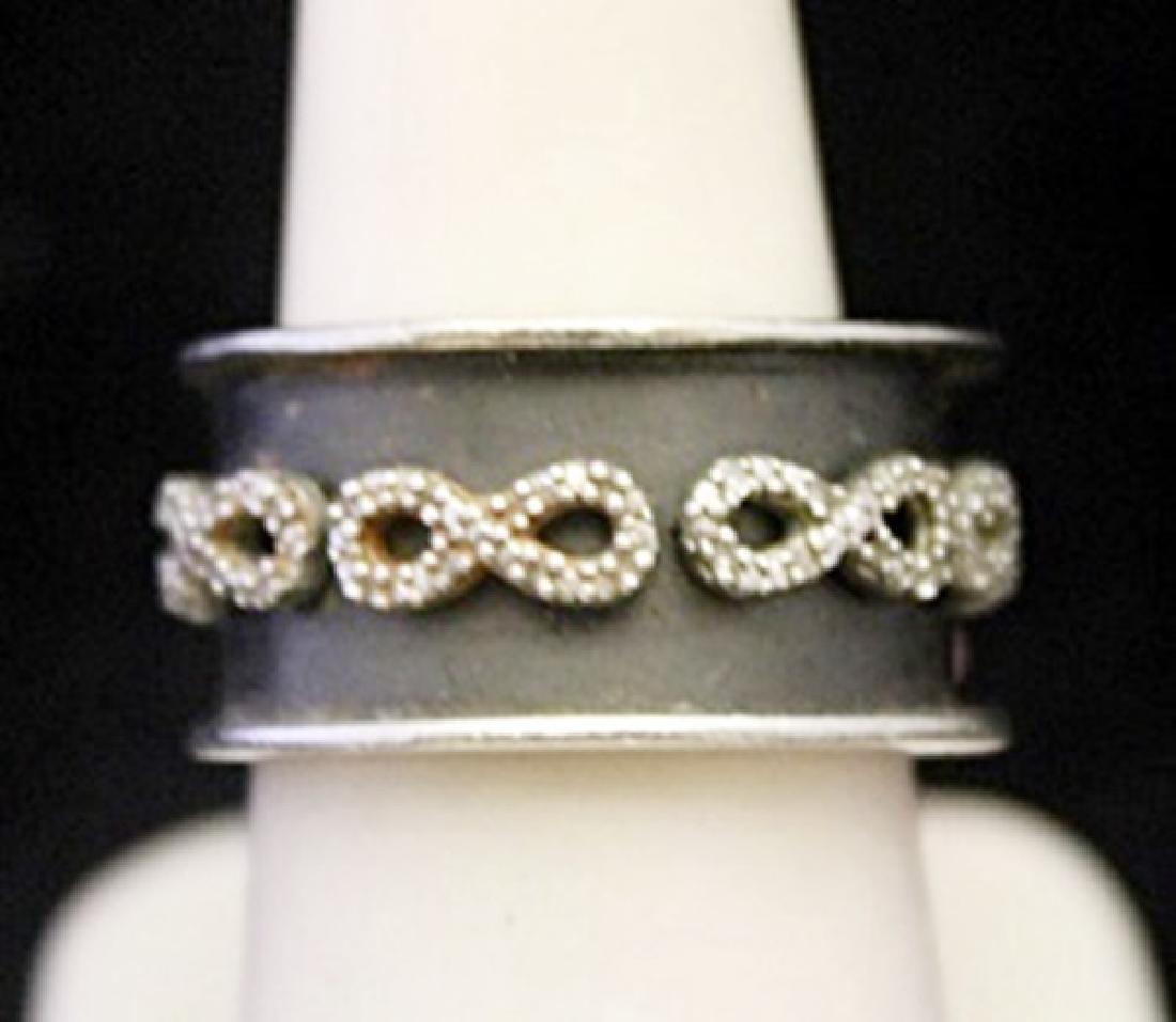 Beautiful Unisex Silver Ring with Infinity Design: Beautiful Unisex Silver Ring with Infinity Design Diamonds (98J) Diamonds twt approx. 1ct VS1 Colot G.