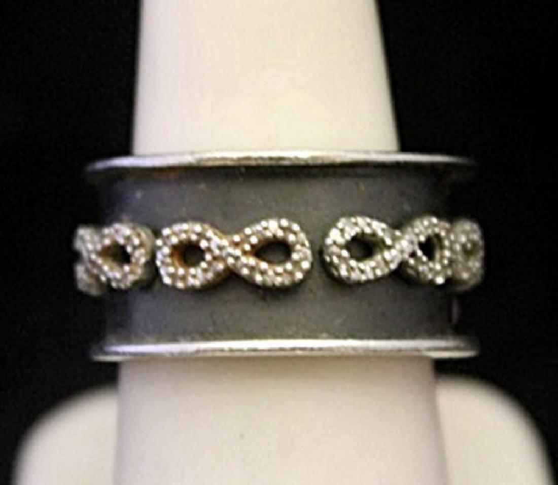 Beautiful Unisex Silver Ring with Infinity Design: Beautiful Unisex Silver Ring with Infinity Design Diamonds (98J) Diamonds twt approx. 1ct VS1 Colot G.