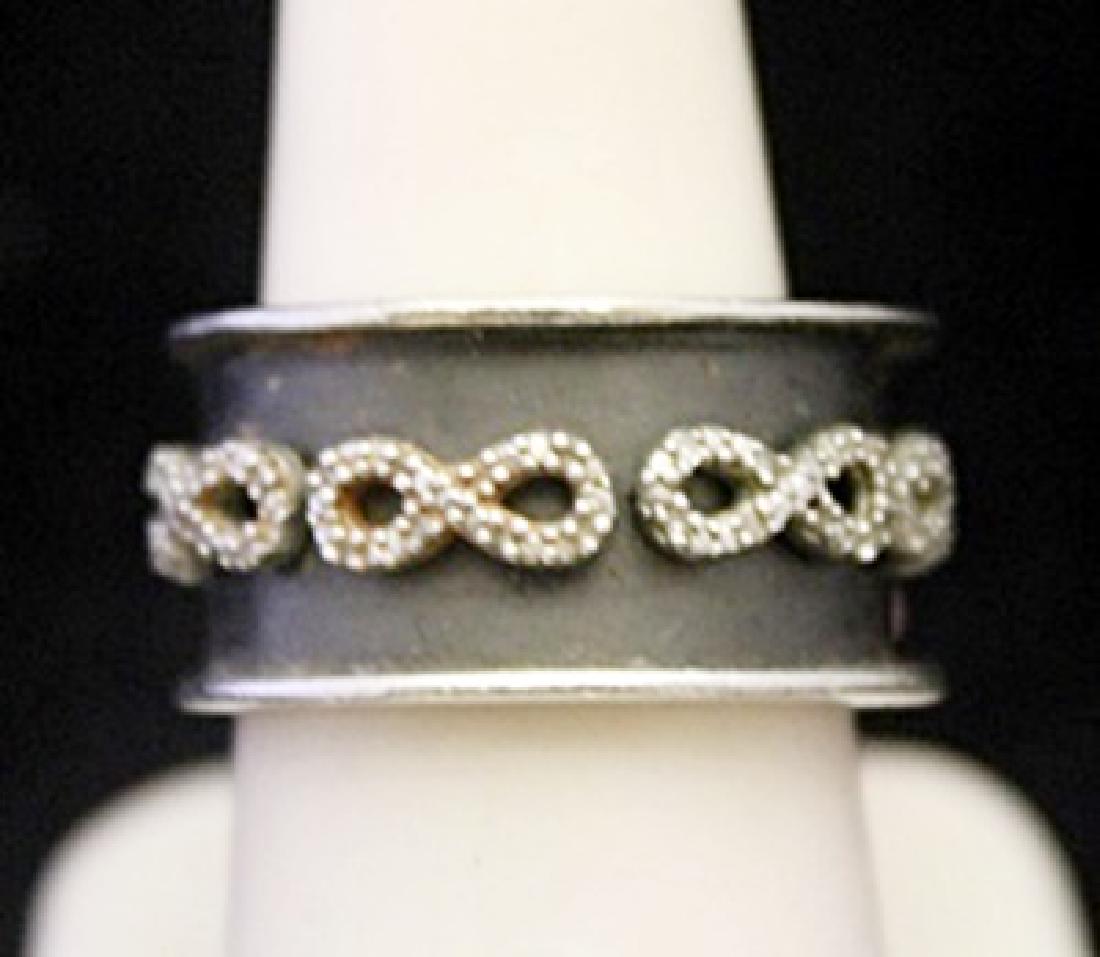 Beautiful Unisex Silver Ring with Infinity Design: Beautiful Unisex Silver Ring with Infinity Design Diamonds (98J) Diamonds twt approx. 1ct VS1 Colot G.