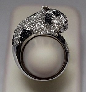 Gorgeous Wild Cat Black & White Diamonds Silver Ring: Gorgeous Wild Cat Black & White Diamonds Silver Ring, twt approx. 2.50cts, size approx. 7.