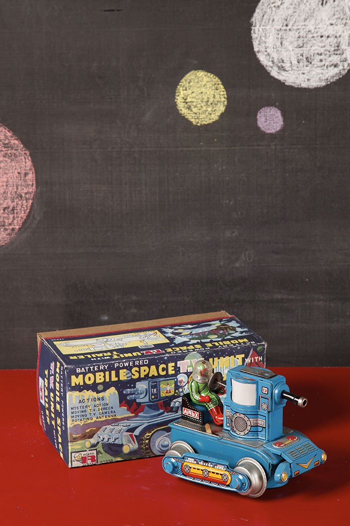 Japon Battery toy 1962 Nomura - Rosko: Mobile Space TV TankL. 18 cmTin litho battery operated Mobile Space Tv Tank (miss the trailer)