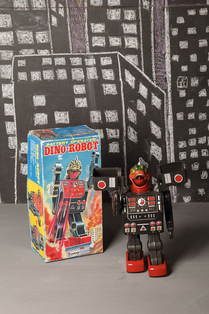 Japon Battery toy annees 1960 Horikawa - SH: Metamorph Dino RobotBoite d'origine H. 29 cmBibliographie : Yukio Shimizu, Teruhisa Kitahara Robots. Spaceships and other Tin Toys, Taschen illustre p. 178 - 179Tin litho and plastic battery operated