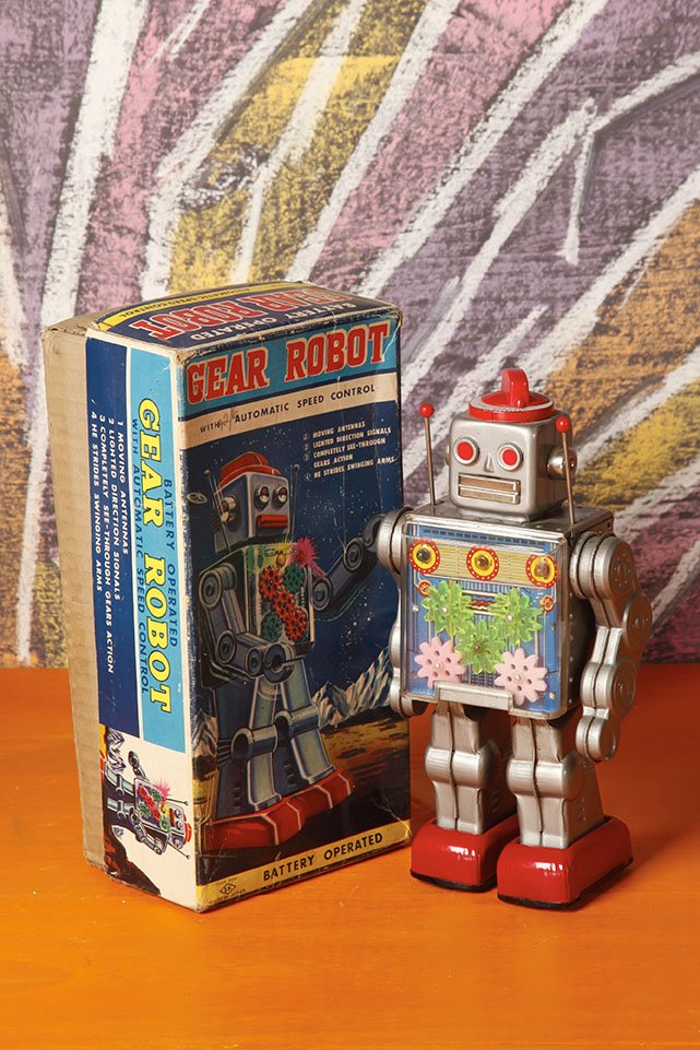 Japon Battery toy 1965 Horikawa - SH: Gear RobotBoite d'origineH. 27 cmBibliographie : Yukio Shimizu, Teruhisa Kitahara Robots. Spaceships and other Tin Toys, Taschen illustre p. 81Tin Litho battery operated Gear robot with original box