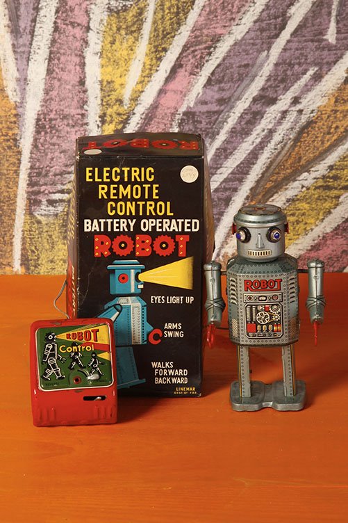 Japon Battery toy filoguide 1957 Linemar toys: RobotBoite d'origineH. 19 cmBibliographie : Yukio Shimizu, Teruhisa Kitahara Robots. Spaceships and other Tin Toys, Taschen illustre p. 125Tin litho battery operated with remote Robot. Original box