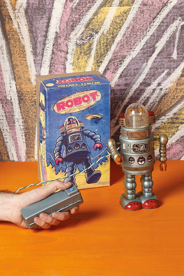 Japon Battery toy filoguide 1961 Alps: RobotBoite reeditionH. 24 cmBibliographie : Yukio Shimizu, Teruhisa Kitahara Robots. Spaceships and other Tin Toys, Taschen illustre p. 48-49Tin toy battery operated with remote Robot. Reissued box