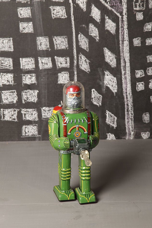 Japon Battery toy 1961 Daiya - Cragstan: Space ConquerorBoite reeditionH. 27 cmBibliographie : Yukio Shimizu, Teruhisa Kitahara Robots. Spaceships and other Tin Toys, Taschen illustre p. 26Tin litho battery operated Space Conqueror with reis