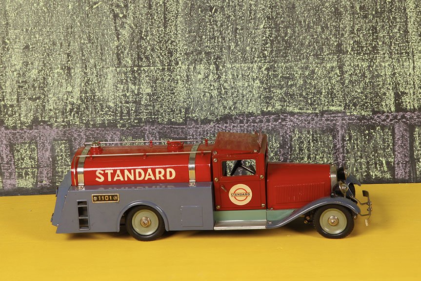 Allemagne Mecanique 1935 Marklin: Camion citerne "Standard" #110Sans boiteL. 42 cmTanker "Standard" ref.110