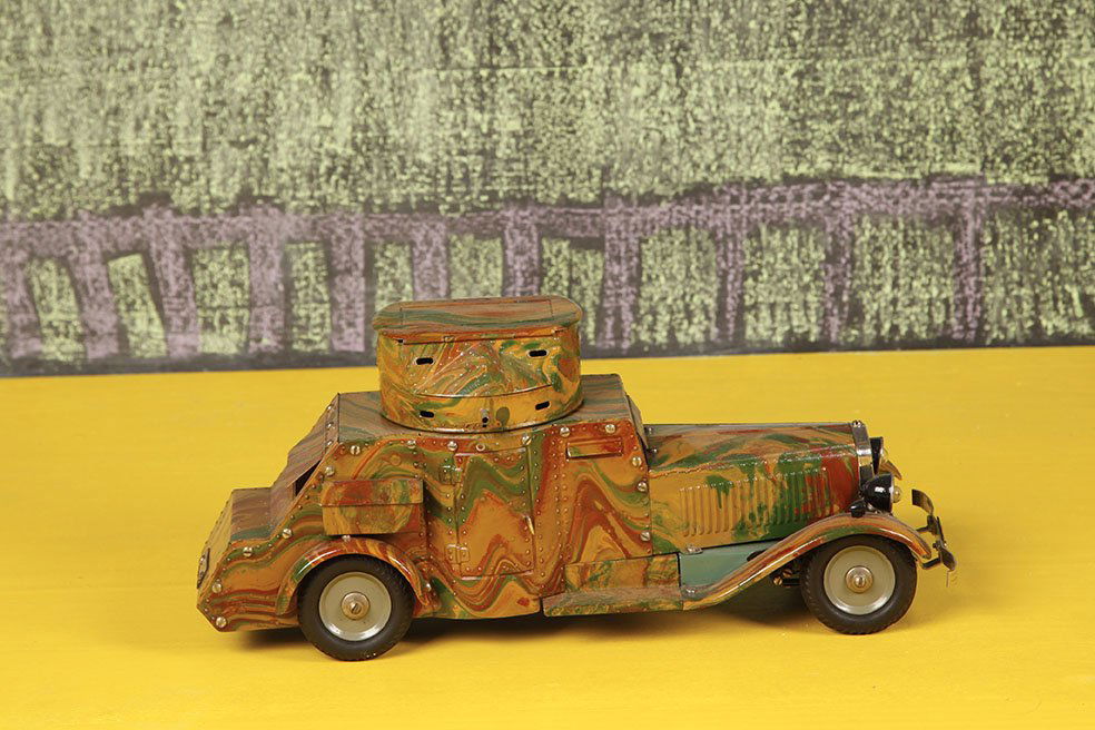 Allemagne Mecanique 1935 Marklin: Voiture blindee motorisee #1101Sans boiteL. 37 cmArmored car 1101 with motor