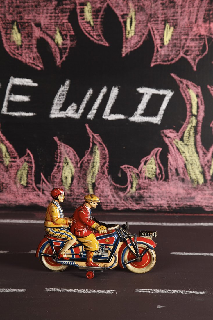 Allemagne Mecanique Gely 1920 Moto XY176: Avec pilote et une passagere. Sans boite Motorcycle with pilot and passenger. The engine doesn't work, oxidations L. 22 cm