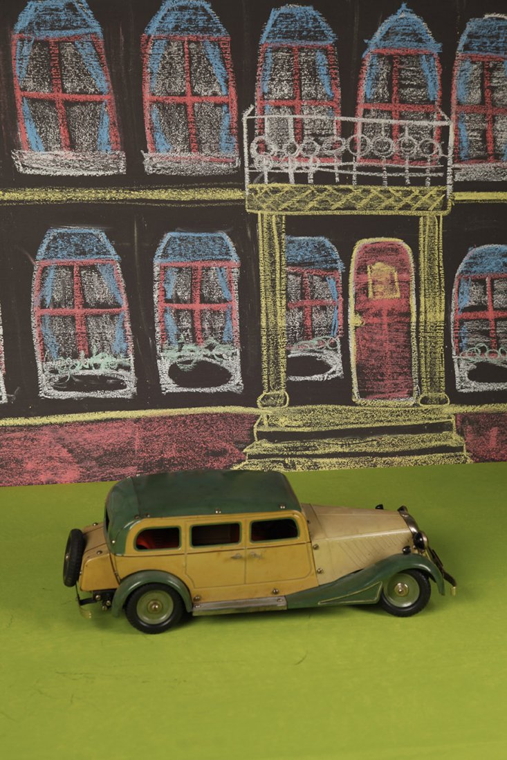 Allemagne Mecanique Marklin 1935 Conduite interieure de: A deux portes ouvrantes. Sans boite Luxury interior control car with motor Ref. 1101. Two opening doors. Oxidations and scratches L. 38 cm