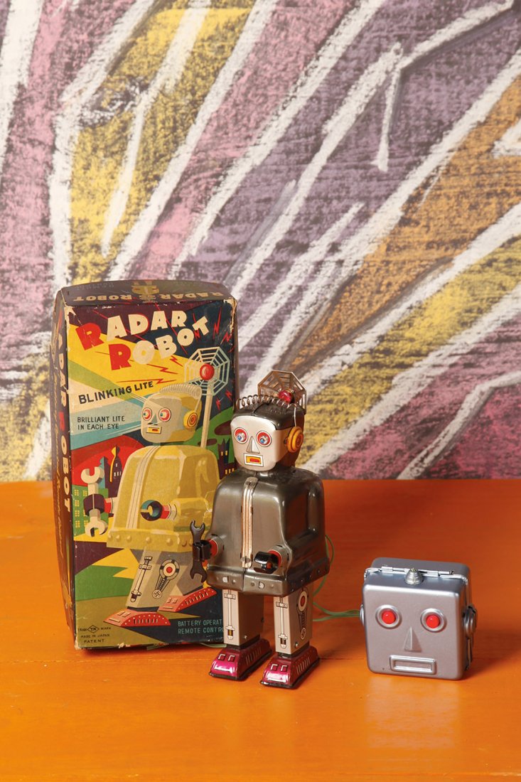 Japon Battery toy filoguide 1957 Nomura Radar Robot: Battery toy with remot control (not original), wears, oxidations and box torned H. ? cm Yukio Shimizu, Teruhisa Kitahara Robots. Spaceships and other Tin Toys, Taschen illustre p. 50