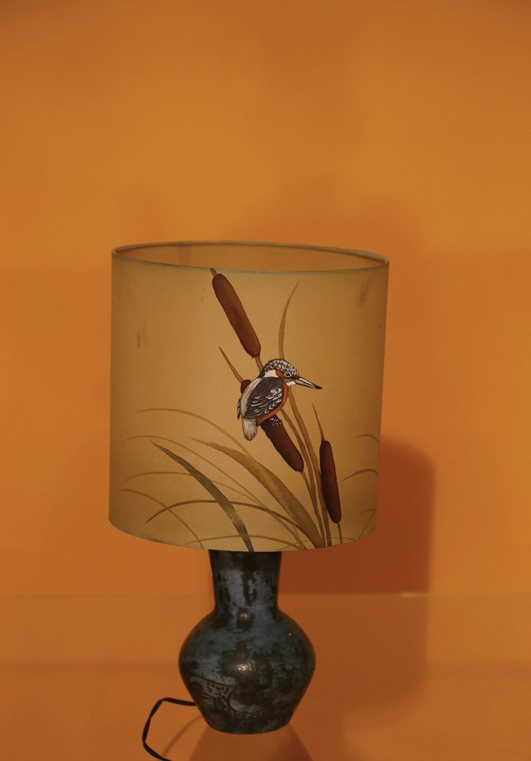Jacques Blin Lampe: En ceramique vernisse a decor d'oiseaux et abat-jour figurant un oiseau Lamp in china H. 35,5 cm