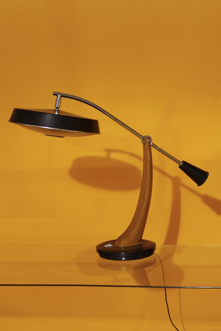 Fase Lampe de bureau modele "president" Circa 1970: En bois, metal laque noir et inox Signee sous la base Espagne A table lamp in wood, metal and inox H. 41,5 cm P. 72 cm