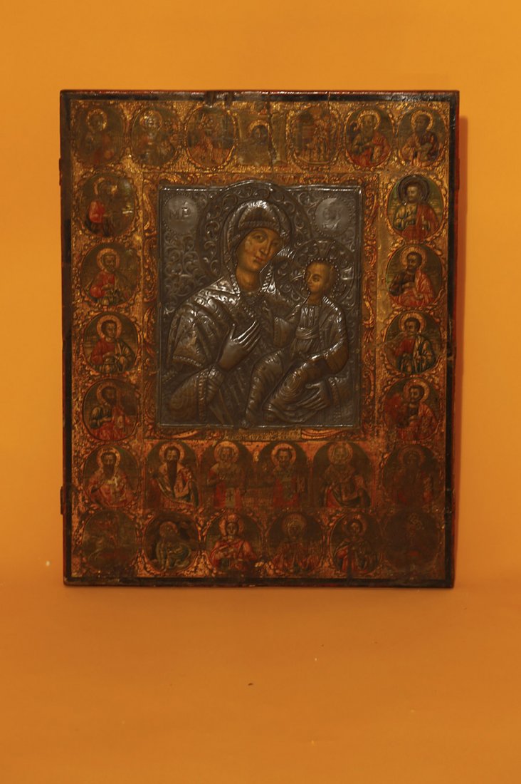 IcÃ´ne orthodoxe grecque: IcÃ´ne sur panneau representant la Vierge a l'Enfant dans un encadrement en metal entoure de Saints et Peres de l'eglise dans des medaillons a fonds d'or 53 x 40 cm Icon representing the Virgin with