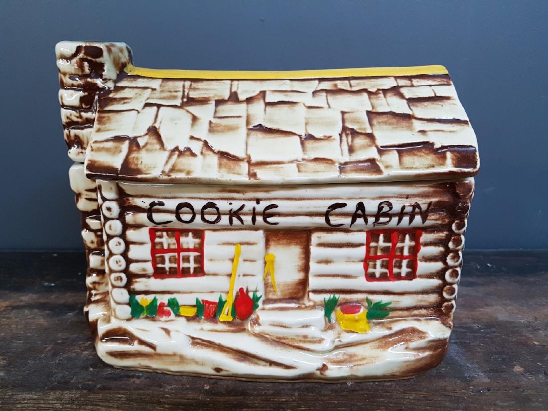 Vintage McCoy Cookie Cabin Jar: Vintage McCoy Cookie Cabin Jar. 8" w x 7" x 5"h