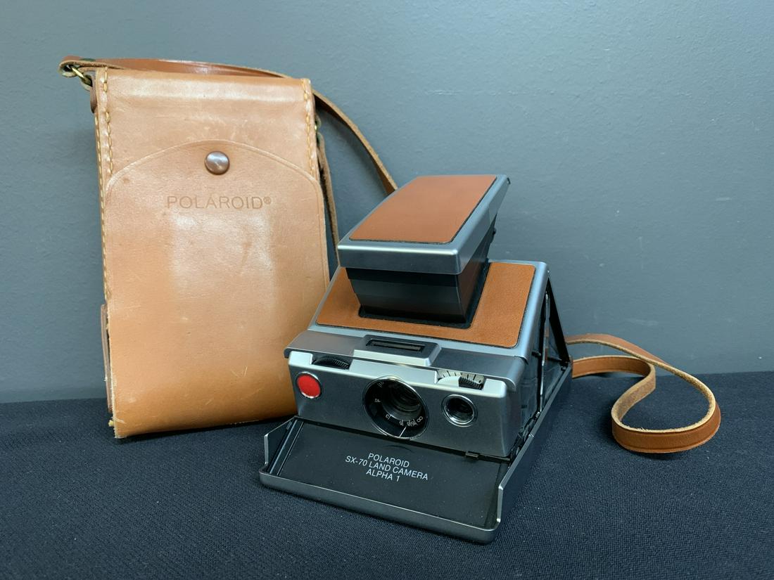 Vintage Polaroid Camera SX-70 Model (1 of 6)