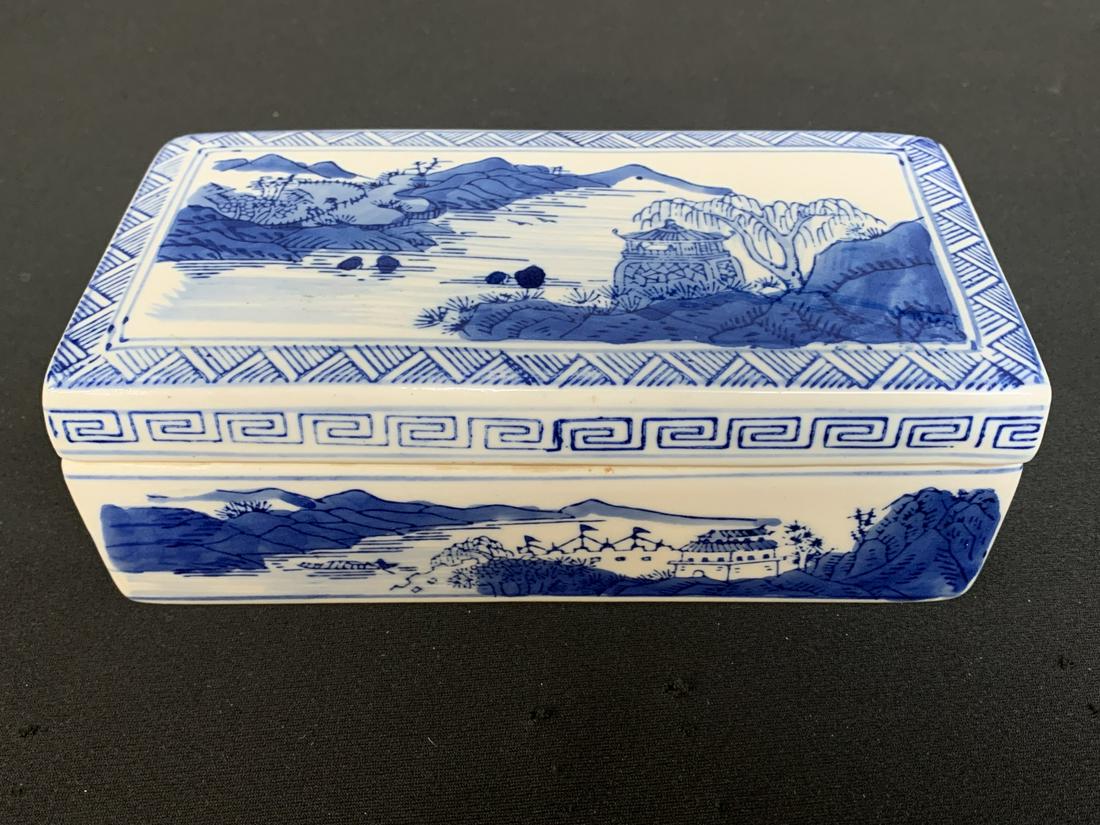 Chinese Blue and White Lidded Trinket Box, Signed (1 of 9)