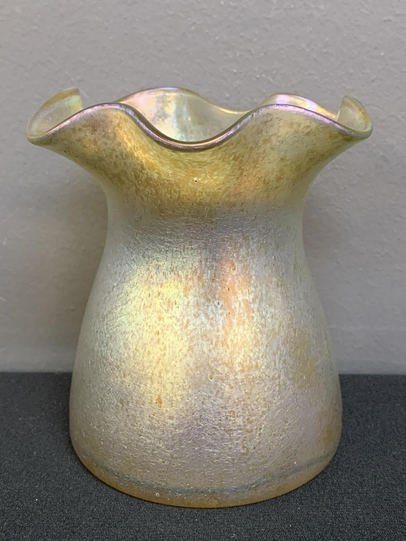 Loetz Aurene Gold Iridescent 6 Lobe Vase (1 of 7)