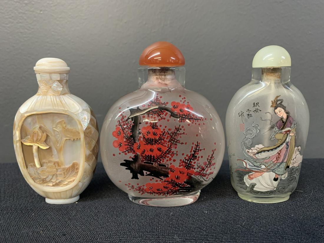 Lot Of Three Chinese Snuff Bottles (1 of 5)