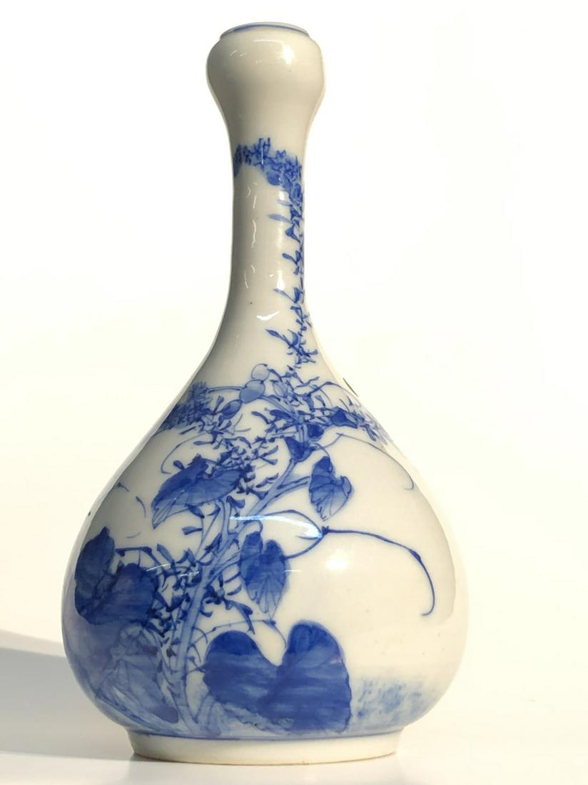 Antique Japanese Seto Or Arita Garlic Neck Vase: Antique Japanese Seto Or Arita Garlic Neck Vase. 7"hKeywords: Chinese, Chinese Antiques, Asian, Asian Art, Asian Antiques, Chinese Jade, Jade, Chinese Porcelain, Blue and White, Blue de Hue, Vietnames