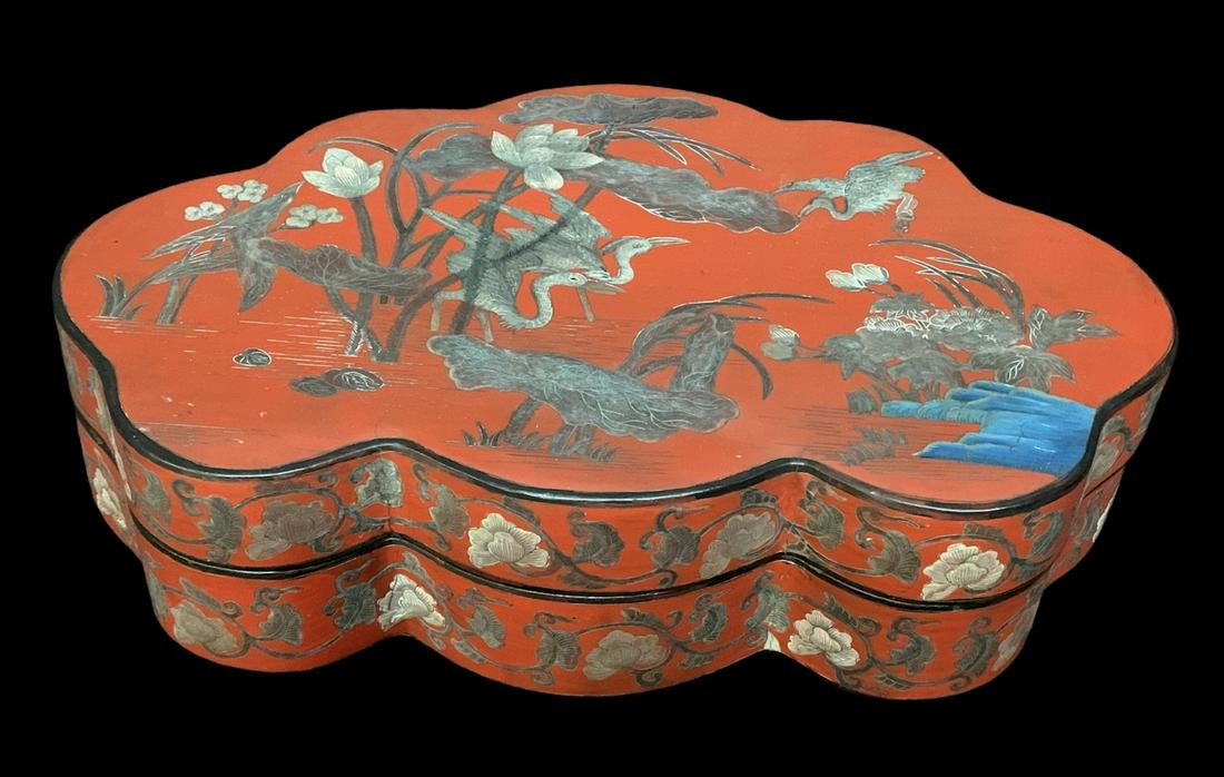 Large Chinese Shaped Painted Lacquerware Box: Large Chinese Shaped Painted Lacquerware Box - Hand Painted With Birds And Floral Design. Measures 16.5 Inches Wide X 11 Deep X 4 High. Keywords: Chinese, Chinese Antiques, Asian, Asian Art, Asian Ant
