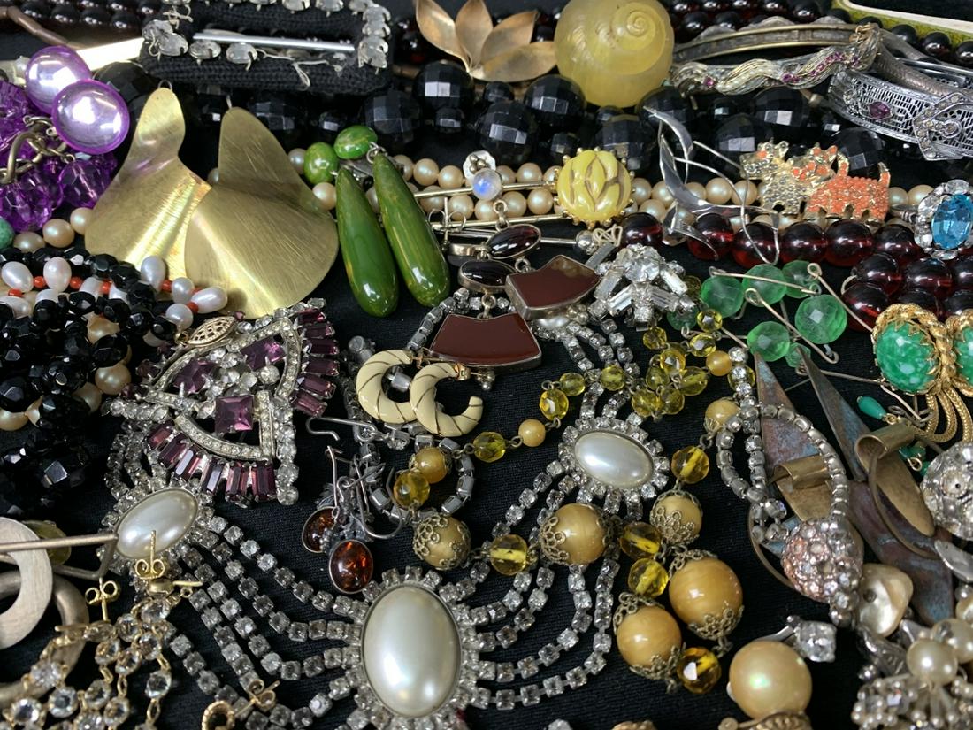 Large Lot Of Vintage Jewelry (1 of 6)