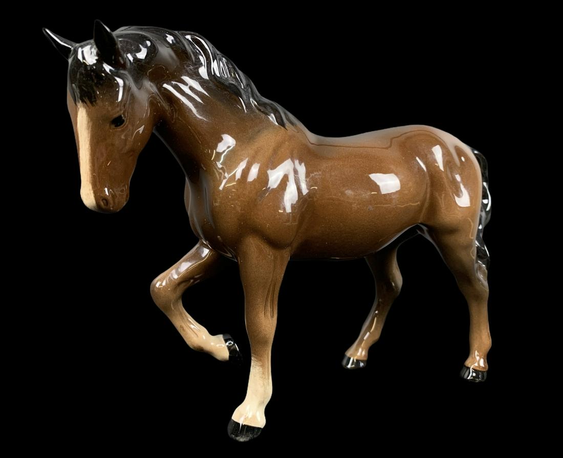 Beswick Brown Stocky Jogging Mare, Horse: Beswick Brown Stocky Jogging Mare, Horse. Measuring 6 H X 8.25 Inches Wide.